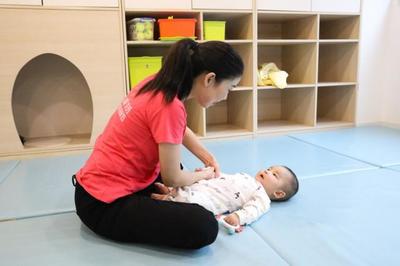 精準(zhǔn)回應(yīng)社會(huì)需求，紐諾教育率先推出1歲以下托嬰服務(wù)，完善嬰幼兒照護(hù)體系